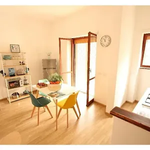 Cozy Coastal Gateway Apartment Lido di Ostia